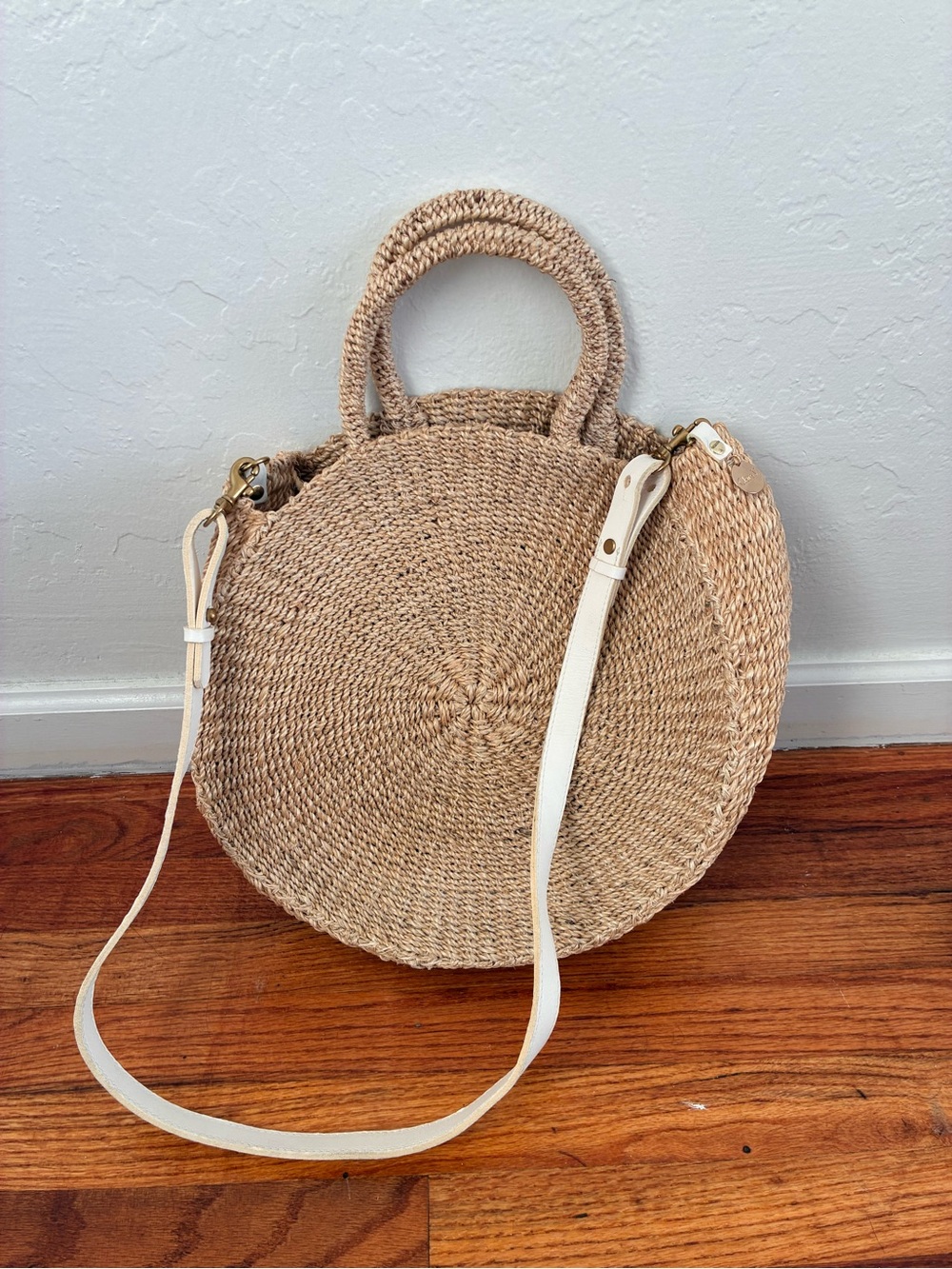 Clare V. Alice Circle Bag in natural woven raffia - Picture 4 of 5